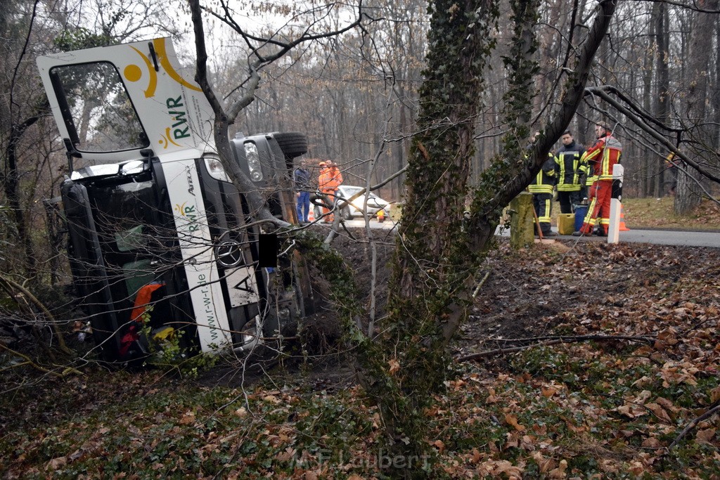 Container LKW umgestuerzt Koeln Brueck Bruecker- Dellbruecker Mauspfad P023.JPG - Miklos Laubert